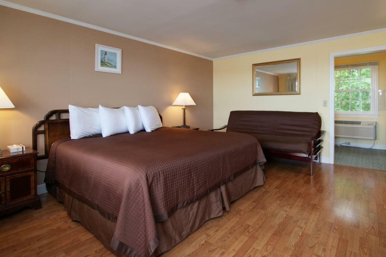 Cape Cod Harbor House Inn Хианнис Экстерьер фото